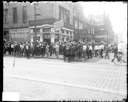 African-American men standing outside a Walgreen’s Drugstore during the 1919 Chicago Race Riot. Like many northern and Midwestern cities, Chicago experienced a tense racial atmosphere with the influx of new African-American residents during the Great Migration. 