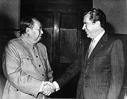 Mao Zedong (Mao Tse-tung) with Nixon 